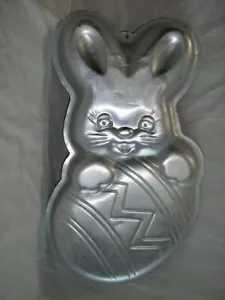 WILTON PEEK A BOO EASTER BUNNY with EGG NOVELTY SHAPE ALUMINUM CAKE PAN 15.5 x 8 - Picture 1 of 3