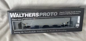 HO Scale Walthers Proto 67’ Trinity 6351 4 Bay Covered Hopper BNGX #20055 - Bild 1 von 3