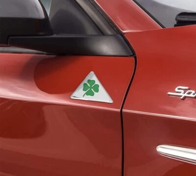 SET 2 PZ FREGIO STEMMA QUADRIFOGLIO VERDE COMPATIBILE ALFA ROMEO 9CM X 6CM - Immagine 1 di 4