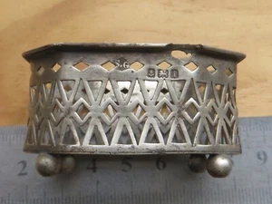 HALLMARKED VINTGE SALT DISH 17.6 GRAMS - Picture 1 of 6