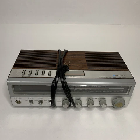 Vintage MacDonald Instruments Electronic FM/AM Calendar Clock Radio tested Cover