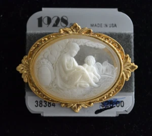 1928 Vintage Brooch Goldtone MOTHER & CHILD CAMEO Metal Pin Made USA NOC - Picture 1 of 5