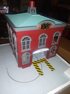 MTH RAILKING 30-9102 OPERATING FIRE HOUSE 234 TRUCK LIGHTS SOUNDS O & S Gauge - Image 1 of 4