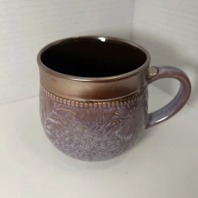 Taza de gres floral en relieve Potter’s Corner rosa polvoriento púrpura Foto 1 de 4