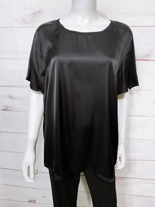 Torrid Womens Satin T-Shirt Size 2 Black Round Neck Short Sleeve Top - Picture 1 of 7