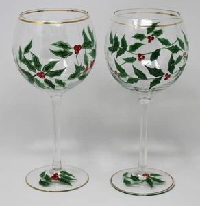 Set of 2 Hand Painted Wine Glasses Holiday Holly Berry Gold Trim 8.25” Long Stem - Bild 1 von 9