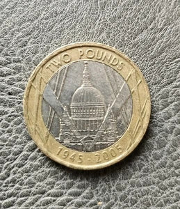 2005 UK £2 St.Pauls Cathedral 60th Anniversary Coin End World WarII, Circulated - Picture 1 of 2