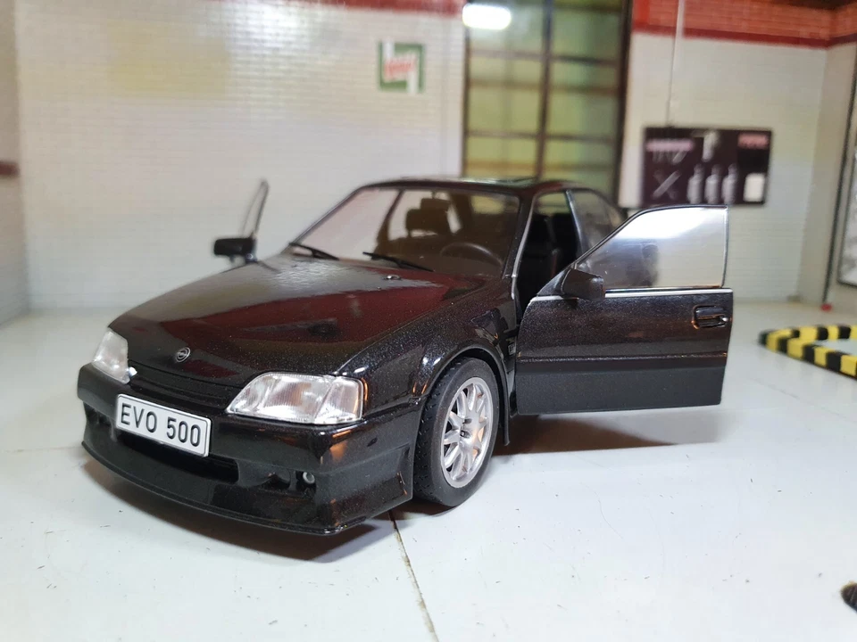 WHITEBOX - OPEL Omega Evolution 500 1991 Black - 1/24 - WBXWB124083
