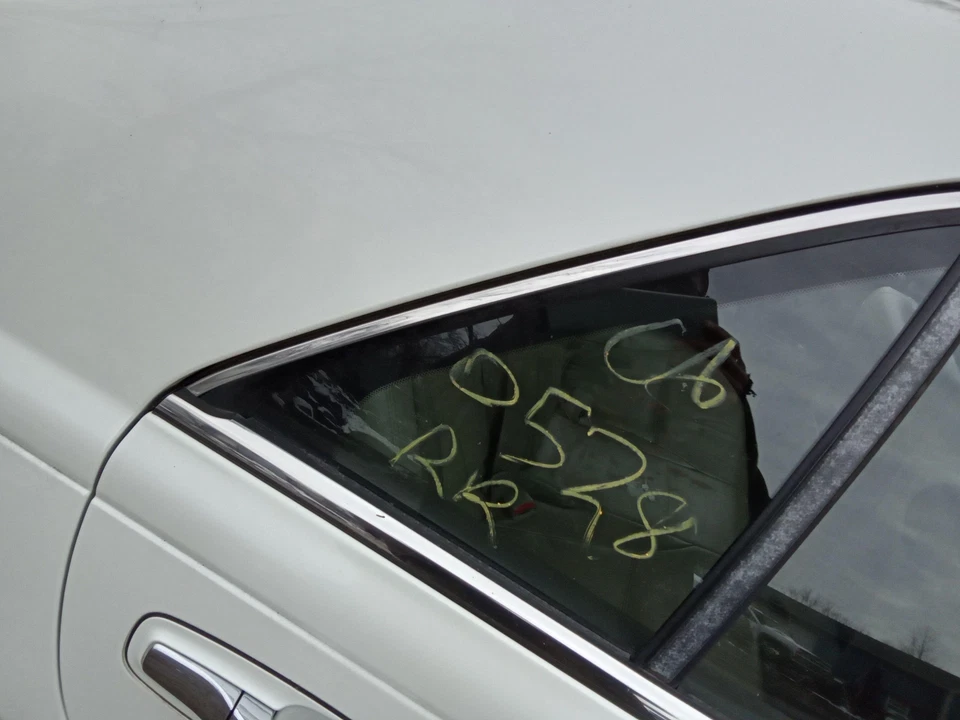 Rear Vent Glass/window INFINITI Q45 Right 97 98 99 00 01 - Image 1 of 1