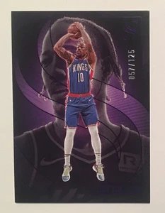 2024-25 Panini Silhouette Demar Derozan Inserto Foil Viola SP #d/125 Kings - Foto 1 di 4