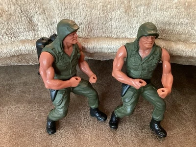 Figuras de acción Mattel Heroes In Action Flame Thrower Guys 1974, cintura pivotante Foto 1 de 4