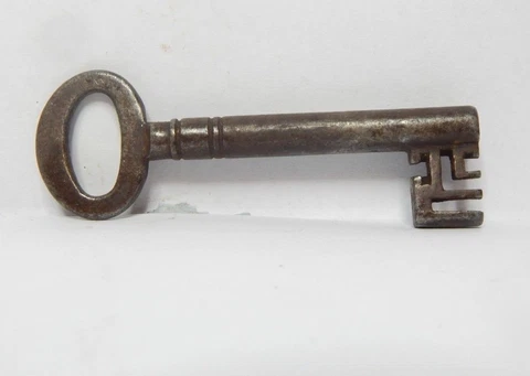 Antique Key gothic Hollow End Chest Padlock etc 2.75 inches Cover