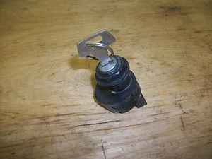 2000 00 POLARIS SCRAMBLER 400 2X4 IGNITION SWITCH W/ KEY - Bild 1 von 1