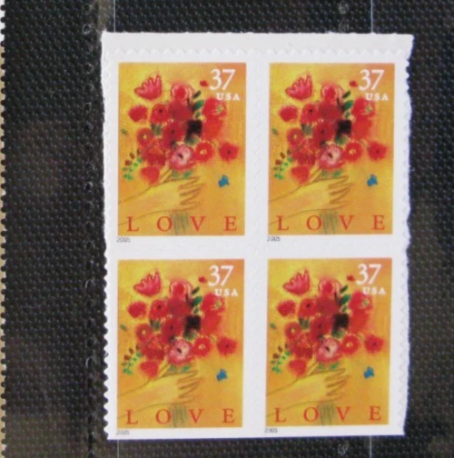 US Stamps, #3898 - 2005 37¢ Love Series Love Bouquet,  Block of 4 mint - Image 1 of 1