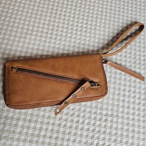 Free People Geldbörse veganes Leder braun umlaufender Reißverschluss schick Essential Kalbsleder - Bild 1 von 7