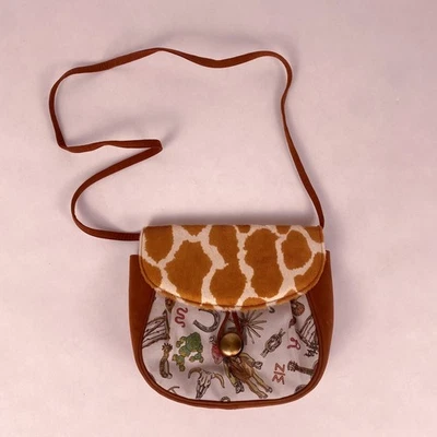 Bandolera vintage Stuart Weitzman de gamuza y lona con gráfico occidental Foto 1 de 4