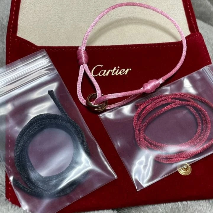 Pulsera Cartier Baby Trinity Oro Rosa Amarillo Blanco 18K Usada Foto 1 de 4
