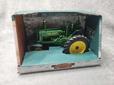 ERTL John Deere 1937 Model B Tractor 1/16  - Image 1 of 4