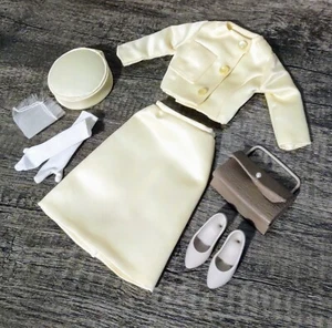 FRANKLIN MINT JACQUELINE KENNEDY VINYL DOLL "YELLOW SUIT" - Picture 1 of 4