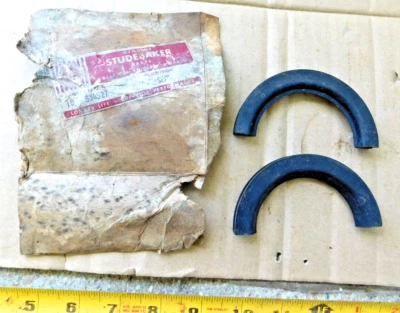 2 НОВЫХ ИЗ СТАРЫХ ЗАПАСОВ МАСЛЯНЫХ УПЛОТНЕНИЯ ЗАДНЕГО ПОДШИПНИКА КОЛЕНЧАТОГО ВАЛА ДЛЯ АВТОМОБИЛЕЙ 1956-60 STUDEBAKER 6 ЦИЛИНДРОВ 1957 - Изображение 1 из 2