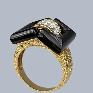 Kutchinsky Buckle Ring – 18ct Textured Gold, Onyx and Diamond, London 1972 - Picture 1 of 13