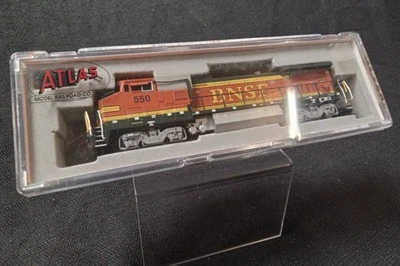 Atlas #48810 Dash 8-40BW BNSF #550 - Image 1 of 4