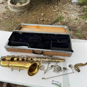 Conn Shooting Star Alto Sax for Parts/Repair/Artistic Endeavor - Picture 1 of 18