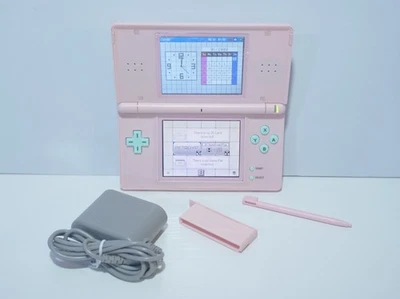 Sistema portátil de videojuegos Nintendo DS Lite algodón caramelo rosa y azul con cargador Foto 1 de 4
