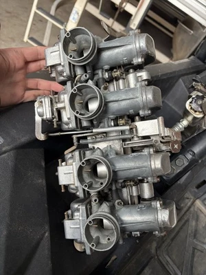 Conjunto de carburadores de carbohidratos Suzuki GS1000 1978-1980 Mikuni Foto 1 de 4