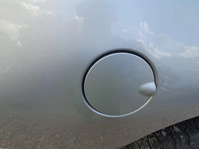 Puerta de llenado de combustible usada se adapta a: camioneta Ram Dodge 2500 2015 grado A Foto 1 de 4