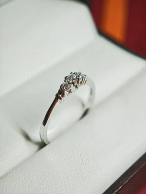 Delicado anillo de compromiso de oro blanco de 14k, diamantes potenciales Foto 1 de 4