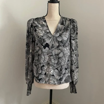 Blusa EXPRESS Floral Manga Abullonada XS Negra Blanca Top Bloomcore Corporativo Chic Foto 1 de 4