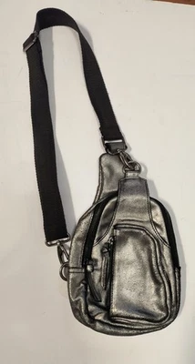 Bolso Bandolera Free People Hudson Gunmetal Plateado Metálico  Foto 1 de 4