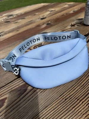 Bolsa de cinto ajustável Peloton azul claro para exercício fanny pack - Imagem 1 de 4