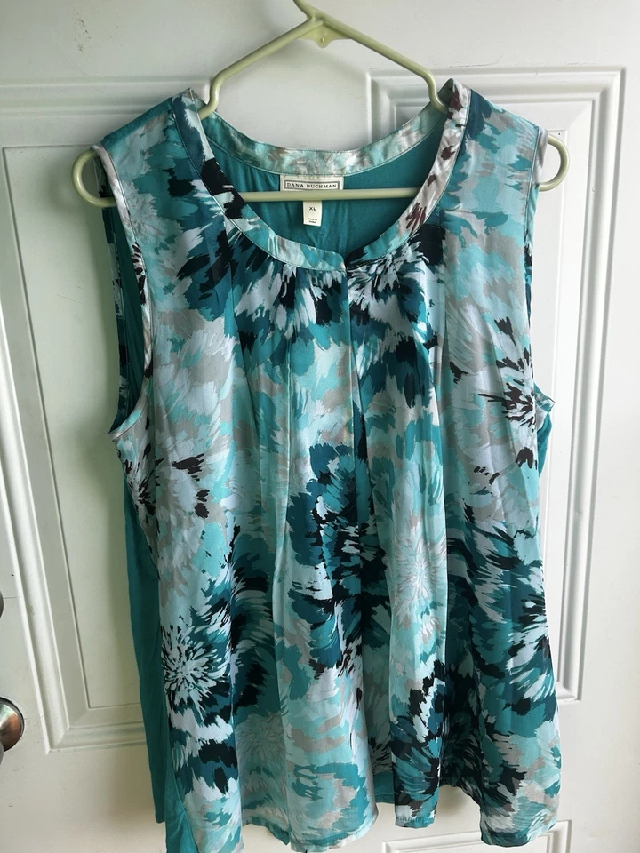 Blusa Dana Buchman Azul y Blanco Floral Sin Mangas Talla XL Usada Foto 1 de 3