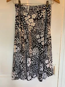 Vintage 1970s polyester black and white liberty-esque floral skirt - Picture 1 of 3