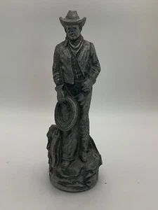 "Estatuilla de vaquero occidental Stetson de color peltre vintage sombrero de cuerda silla de montar 6" - Imagen 1 de 7