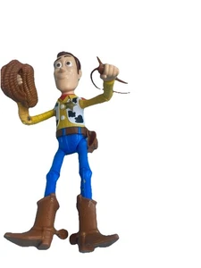"Figura leñosa del sheriff de 9"" pulgadas posable Toy Story de Disney Pixar: tiene sombrero y lazo" - Imagen 1 de 3