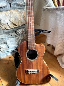 Cordoba 25T CE Tenor Ukulele with hard case. - Picture 1 of 18