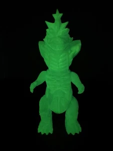 2025 ENKA VINYL 9” SPACEGODZILLA GLOW IN THE DARK Sofubi Japan GODZILLA - Picture 1 of 9