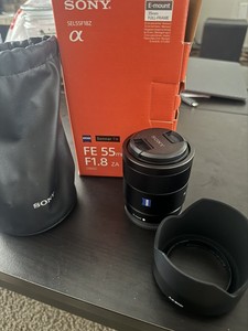 Sony Zeiss Sonnar T* FE 55mm F1.8 ZA Lens