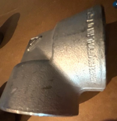 90 Degree Elbow 1-1/4" 3000# Forged Stainless Steel 304 Threaded Pipe Fitting - Image 1 of 4