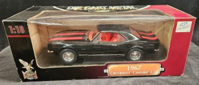 Литой автомобиль 1967 Chevy Camaro Z/28 масштаб 1:18 Road Signature черный 92188 - Изображение 1 из 4