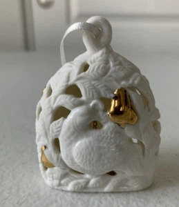 Hallmark Keepsake 2001 "Una perdiz en un pero" adorno campana de porcelana - Imagen 1 de 7