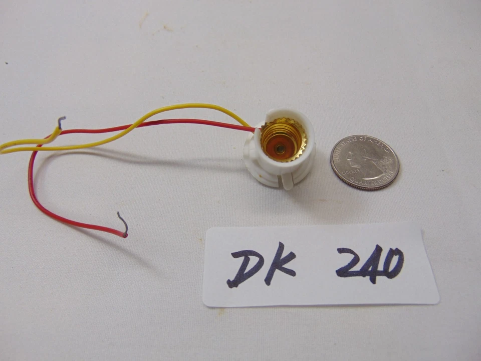 Fuente Wilton Fanci 2008 Repuesto Bombilla Lámpara Enchufe Base Eléctrica Foto 1 de 4