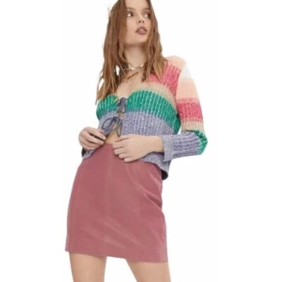 Mini-saia feminina Free People moderna em couro vegano com flores prensadas 0 - Imagem 1 de 4