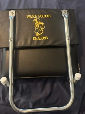 VINTAGE WAKE FOREST UNIVERSITY ASSENTO DE ESTÁDIO ACOLCHOADO DOBRÁVEL KR INDUSTRIES - Imagem 1 de 4