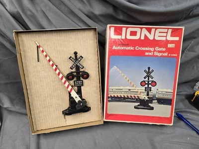 LIONEL 3-RAIL O/O27 GA AUTOMATIC CROSSING GATE & SIGNAL 6-2162 USA MADE NIB - Image 1 of 4