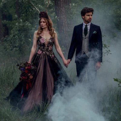 Sexy Gótico Negro Encaje Vestidos de Boda Espalda descubierta Vestido de Baile Apliques Vestidos de Novia Foto 1 de 4