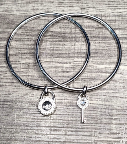 (2) Michael Kors Pavè Cristallo Lucchetto e Chiave Charm Bracciali Rodiati